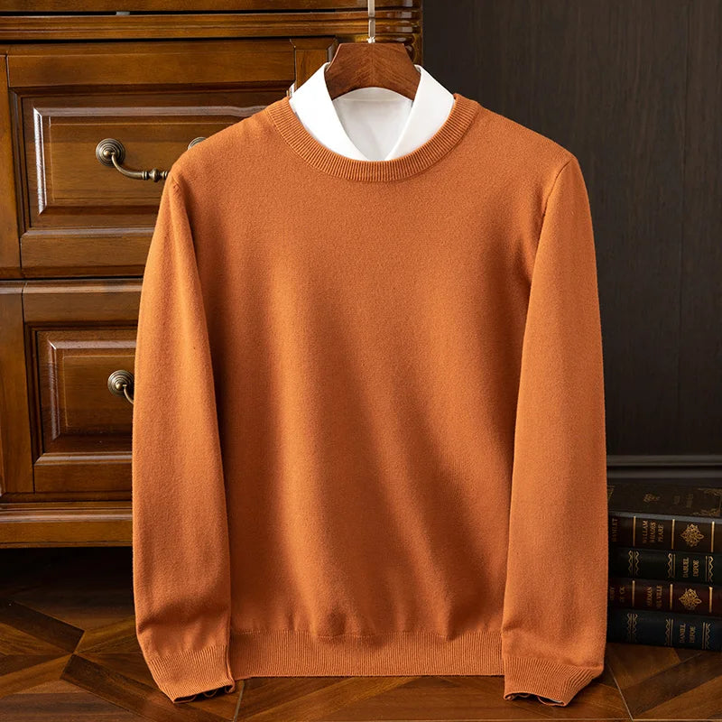 Suéter de cuello redondo de lana merino para hombre: prenda de punto suave, cálida y versátil para otoño e invierno.