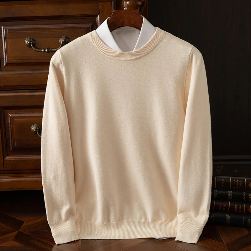 Suéter de cuello redondo de lana merino para hombre: prenda de punto suave, cálida y versátil para otoño e invierno.