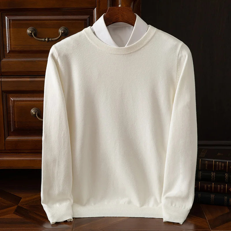 Suéter de cuello redondo de lana merino para hombre: prenda de punto suave, cálida y versátil para otoño e invierno.