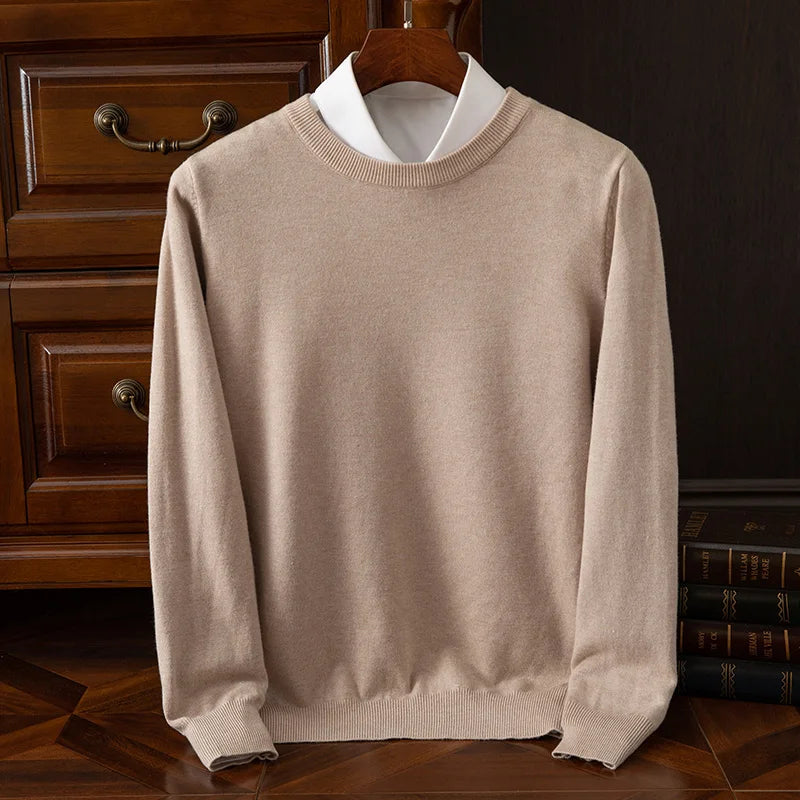 Suéter de cuello redondo de lana merino para hombre: prenda de punto suave, cálida y versátil para otoño e invierno.