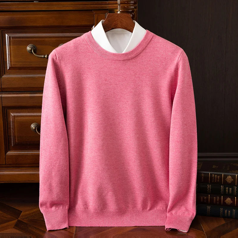 Suéter de cuello redondo de lana merino para hombre: prenda de punto suave, cálida y versátil para otoño e invierno.