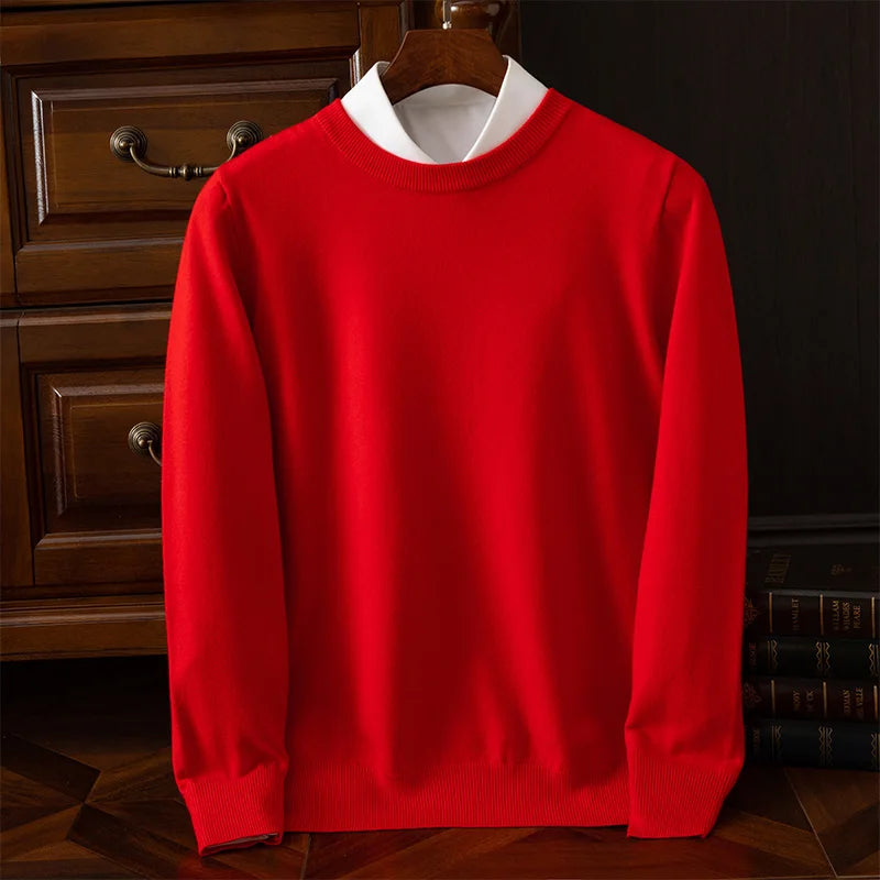 Suéter de cuello redondo de lana merino para hombre: prenda de punto suave, cálida y versátil para otoño e invierno.